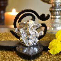 AG Small Ganesha On Leaf Base With Om At Back