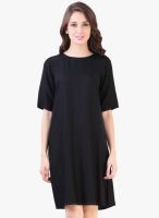 Vvine Black Colored Solid Shift Dress