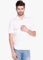 Highlander White Solid Slim Fit Casual Shirt