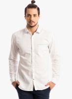 Specimen White Solid Slim Fit Casual Shirt