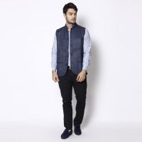 Even Sleeveless Self Design Men's Jacket