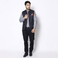 Even Sleeveless Self Design Men's Jacket