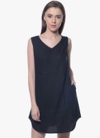 Meira Black Colored Solid Shift Dress
