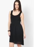 Only Black Colored Solid Shift Dress