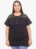 Pluss Embroidered Black T-Shirt