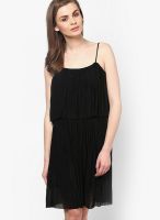 SISTER'S POINT Black Colored Solid Shift Dress