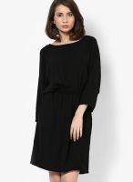 Vero Moda Black Colored Solid Shift Dress