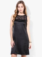 Style Quotient Black Colored Solid Shift Dress