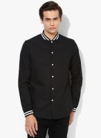 Incult Black Solid Slim Fit Casual Shirt