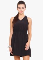 Anaphora Black Colored Solid Shift Dress