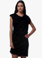 Kaaryah Black Colored Solid Shift Dress