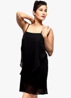 Loco En Cabeza Black Colored Solid Shift Dress