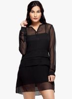 Loco En Cabeza Black Colored Solid Shift Dress