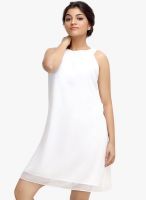 Loco En Cabeza White Colored Embellished Shift Dress