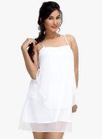 Loco En Cabeza White Colored Solid Shift Dress