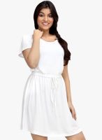 Loco En Cabeza White Colored Solid Shift Dress