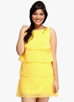 Loco En Cabeza Yellow Colored Solid Shift Dress