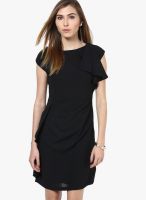 Zink London Black Colored Solid Shift Dress