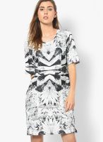 SISTER'S POINT Cream Colored Printed Shift Dress