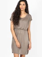 Vero Moda Brown Colored Solid Shift Dress Vero Moda Brown Colored Solid Shift Dress