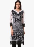 Saadgi White Embroidered Kurta