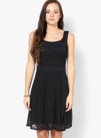 Vero Moda Black Colored Solid Shift Dress