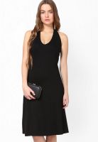 The gud look Black Colored Solid Shift Dress
