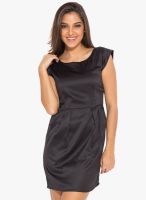 Globus Black Solid Shift Dress