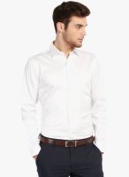 Black Coffee White Solid Slim Fit Formal Shirt