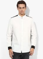 Incult White Solid Slim Fit Casual Shirt