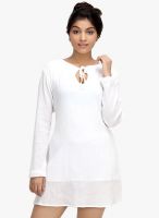 Loco En Cabeza White Colored Solid Shift Dress