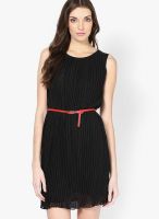 Wills Lifestyle Black Colored Solid Shift Dress