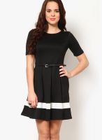 Harpa Black Solid Dress