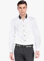 Mark Taylor White Solid Slim Fit Formal Shirt