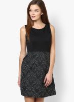 Lara Karen Black Colored Printed Shift Dress