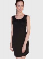 Globus Black Colored Solid Bodycon Dress