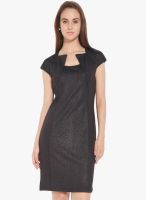 Globus Black Colored Solid Bodycon Dress