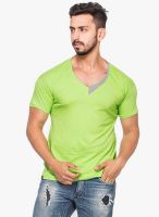 Demokrazy Green Solid V Neck T-Shirt