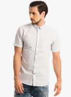 Specimen White Solid Slim Fit Casual Shirt