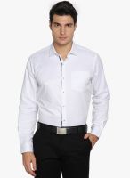 Mark Taylor White Solid Slim Fit Formal Shirt