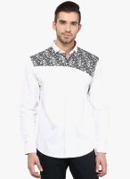 Monteil & Munero White Printed Slim Fit Casual Shirt