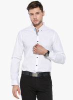 Mufti White Solid Slim Fit Casual Shirt
