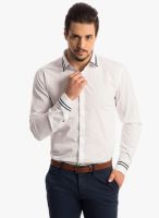 Specimen White Solid Slim Fit Casual Shirt