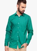 Alley Men Solid Green Casual Shirt