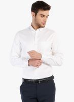 Black Coffee White Solid Slim Fit Formal Shirt