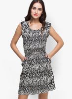 Oxolloxo Black Colored Printed Shift Dress