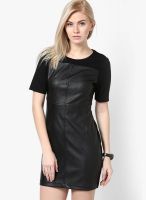 SISTER'S POINT Black Colored Solid Bodycon Dress