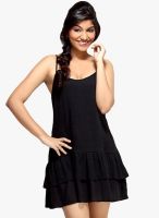 Loco En Cabeza Black Colored Solid Shift Dress